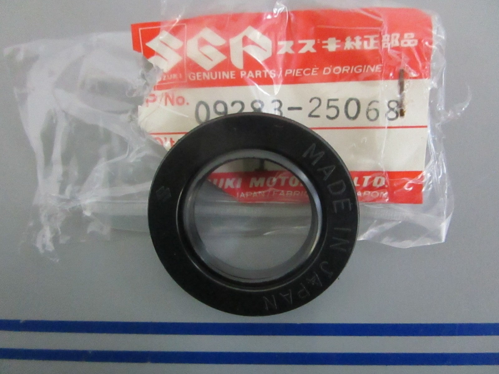 NEW OEM 09283-25068 Suzuki Oil Seal 0820