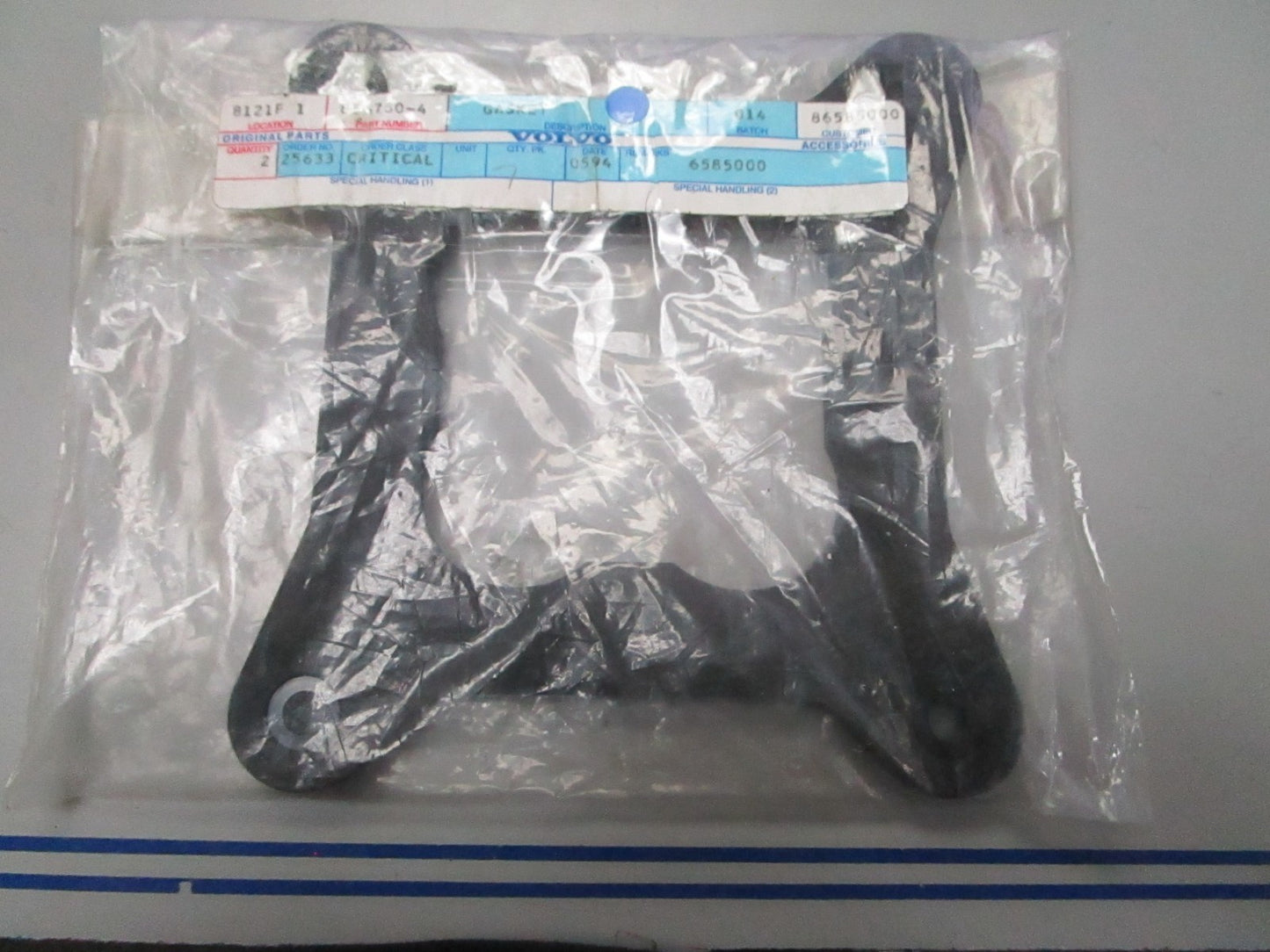 *NEW OEM* 0840 Volvo Gasket 856760-4