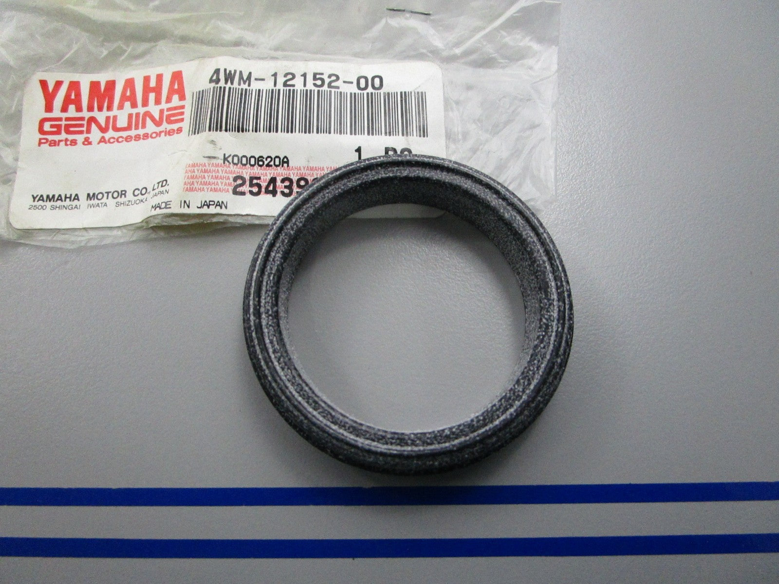 NEW OEM 4WM-12152-00-00 Yamaha Rocker Arm Support 0810