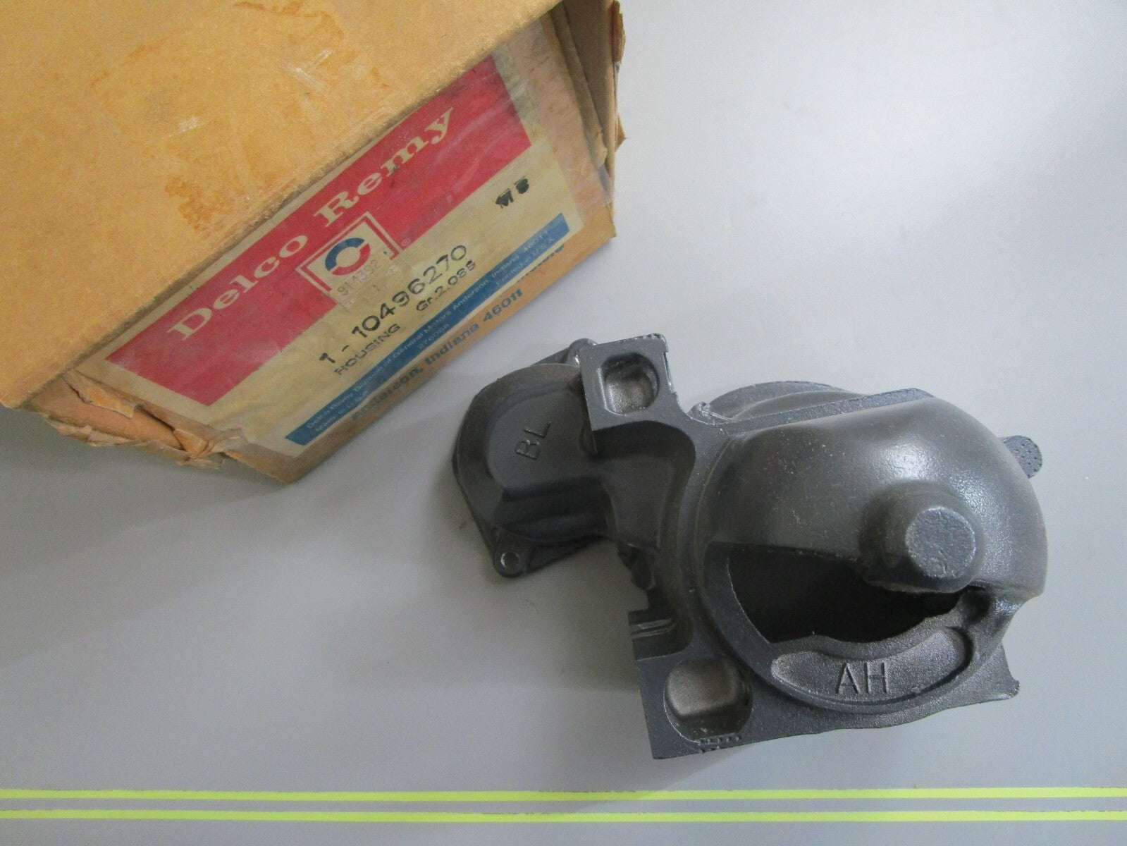 *NEW OEM* 0820 OMC Johnson Evinrude Drive Housing 914392 0914392 10496270