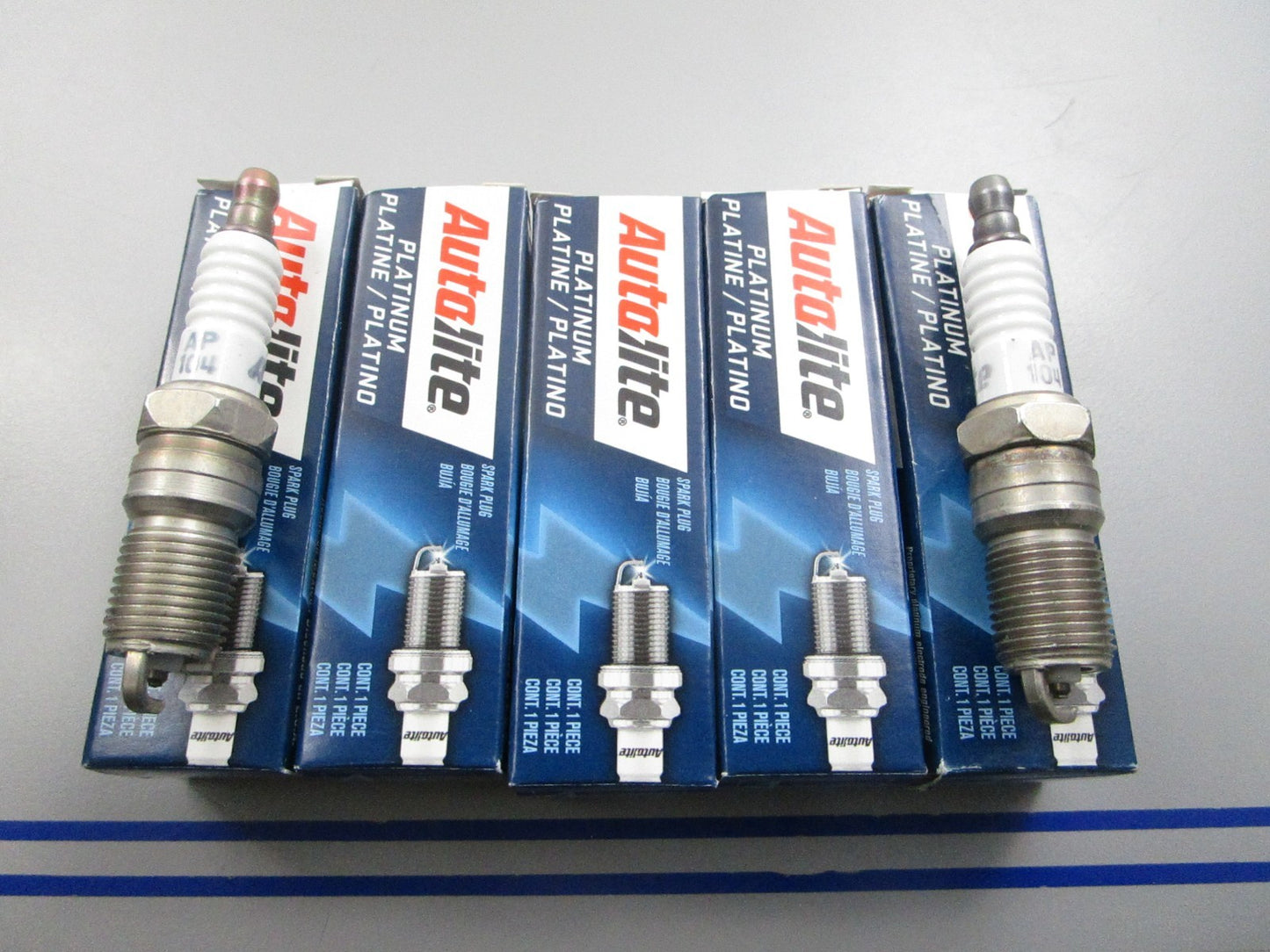 NEW (LOT OF 5) AP104 Autolite Spark Plug 0810