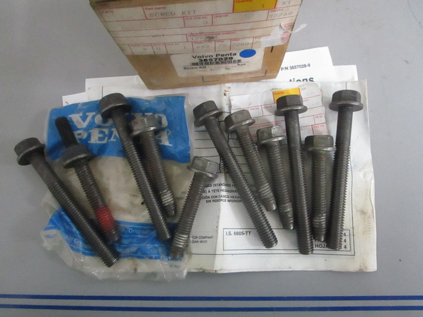 NEW OEM 3857029 Volvo Penta Screw Kit 0820