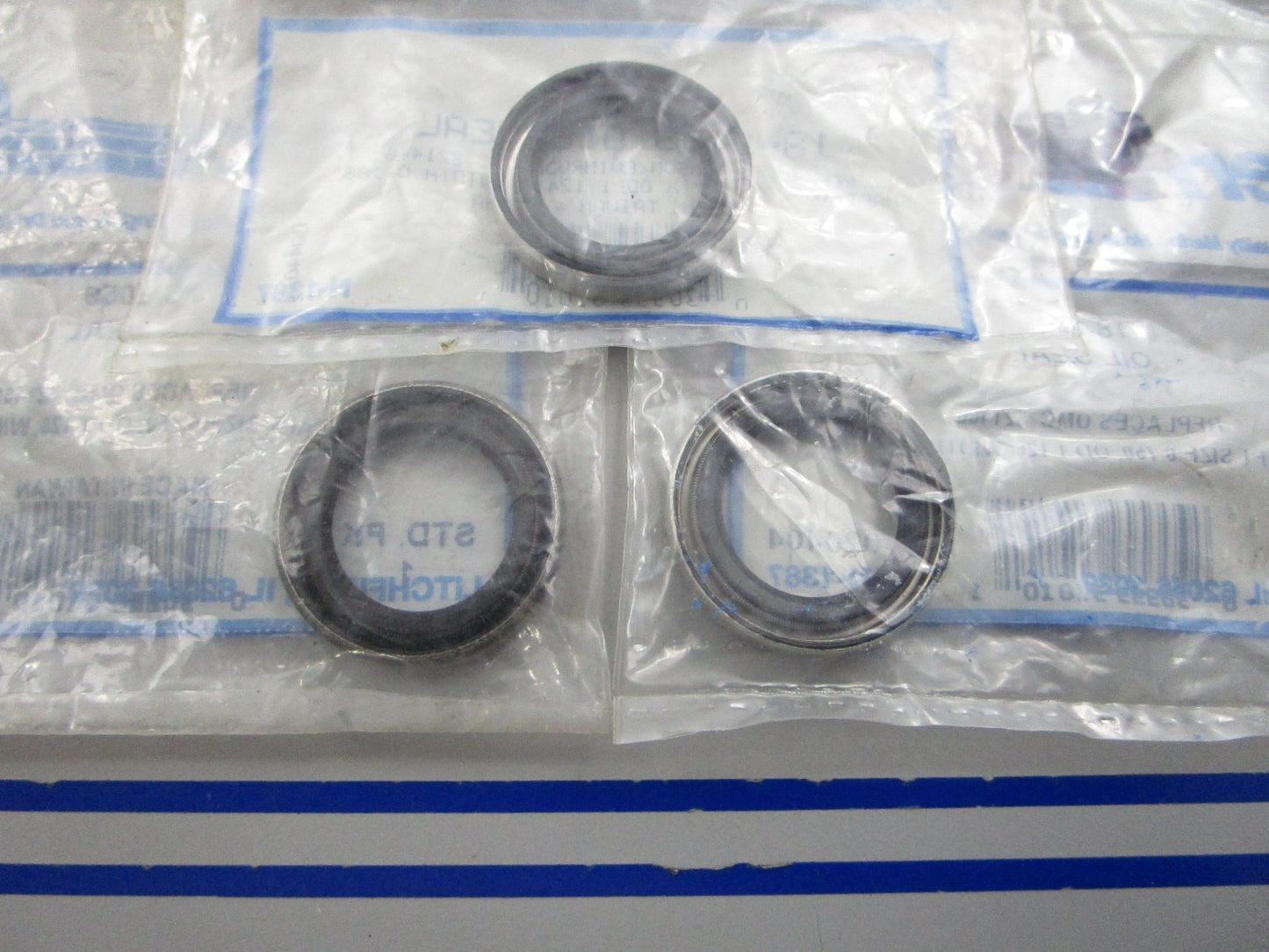 NEW (LOT OF 3) 18-2059 Replaces: OMC 321466 0321466 Sierra Oil Seal 0810