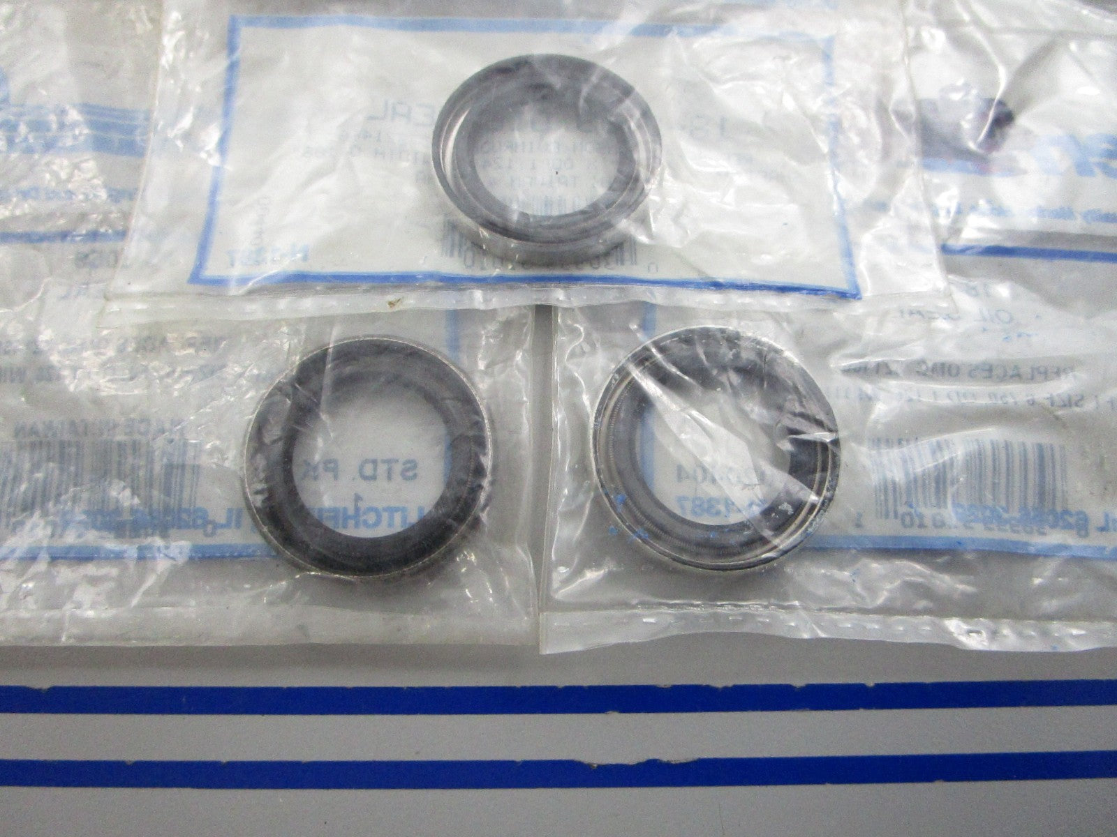 NEW (LOT OF 3) 18-2059 Replaces: OMC 321466 0321466 Sierra Oil Seal 0810