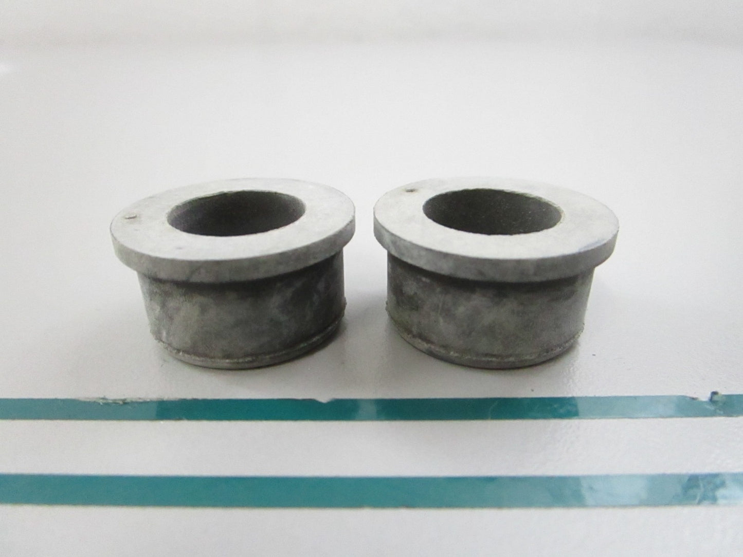 NEW OEM (LOT OF 2) 122406 0122406 OMC Johnson Evinrude Grommet 0810