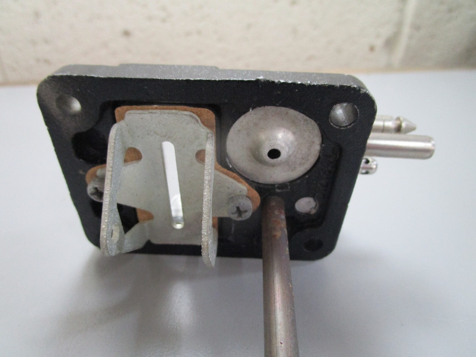 *NEW OEM* 0820 OMC Johnson Evinrude Fuel Housing 380397 0380397