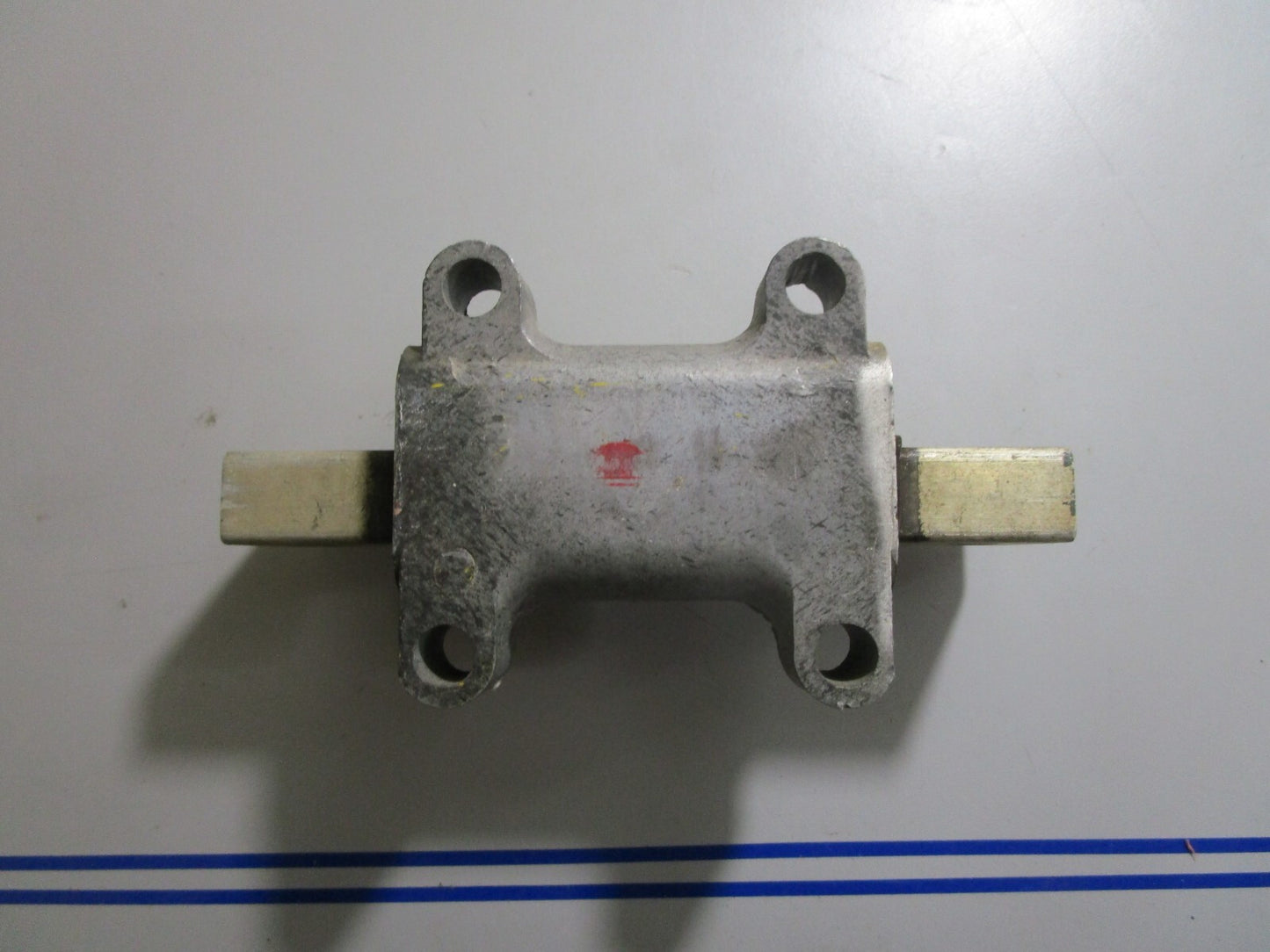 *NEW OEM* 0810 OMC Johnson Evinrude Upper Rubber Mount 384473 0384473