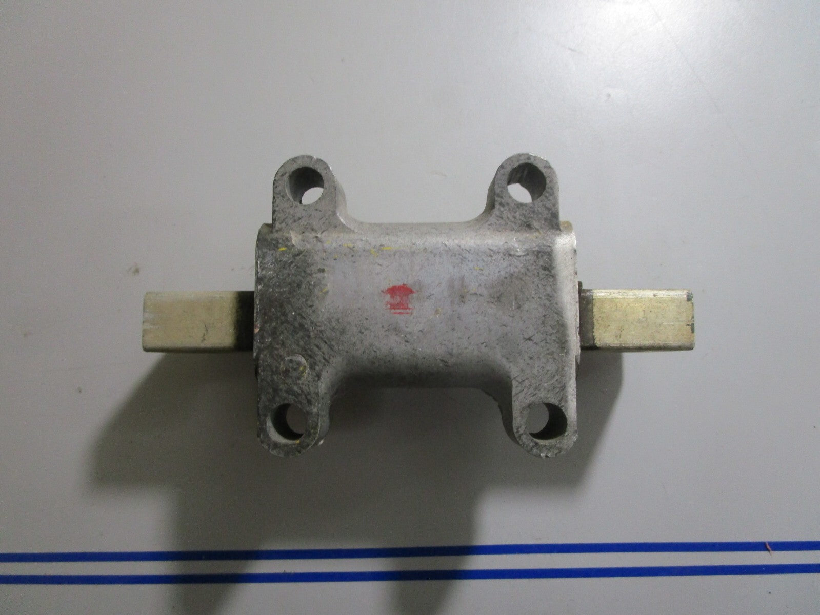 *NEW OEM* 0810 OMC Johnson Evinrude Upper Rubber Mount 384473 0384473