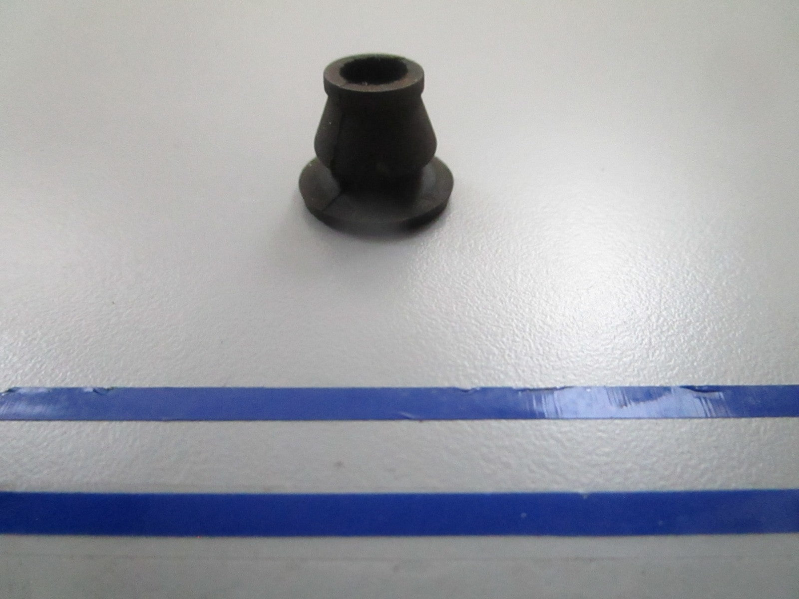 *NEW OEM* 0810 OMC Johnson Evinrude Grommet 311439 0311439