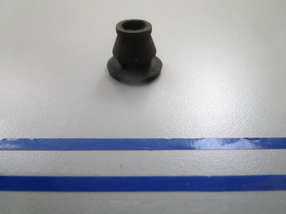 *NEW OEM* 0810 OMC Johnson Evinrude Grommet 311439 0311439