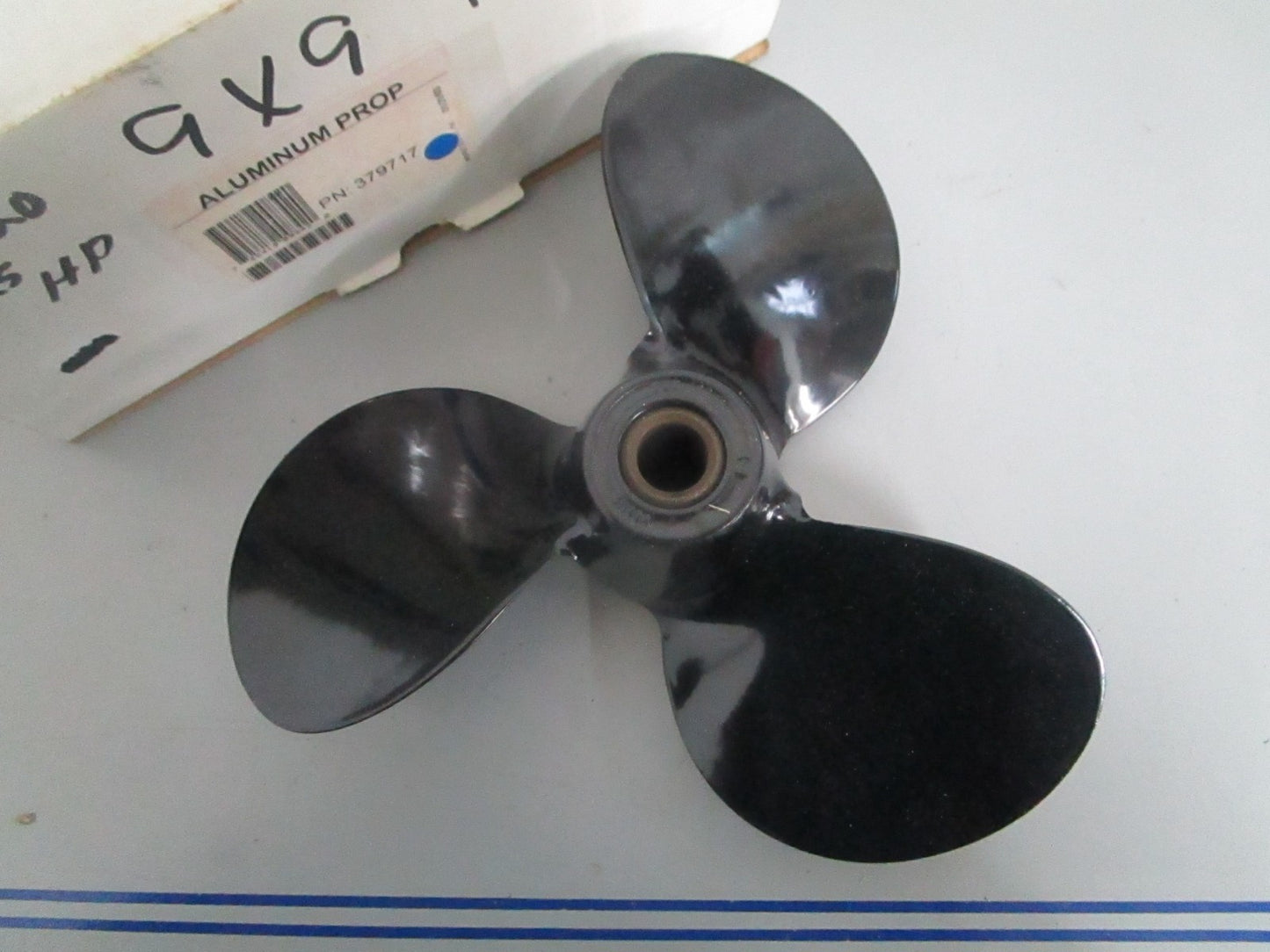 *NEW OEM* 0820 OMC Johnson Evinrude 9×9 Propeller 379717 0379717