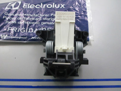 *NEW OEM* 0810 Electrolux Door Latch Assembly 5304516818