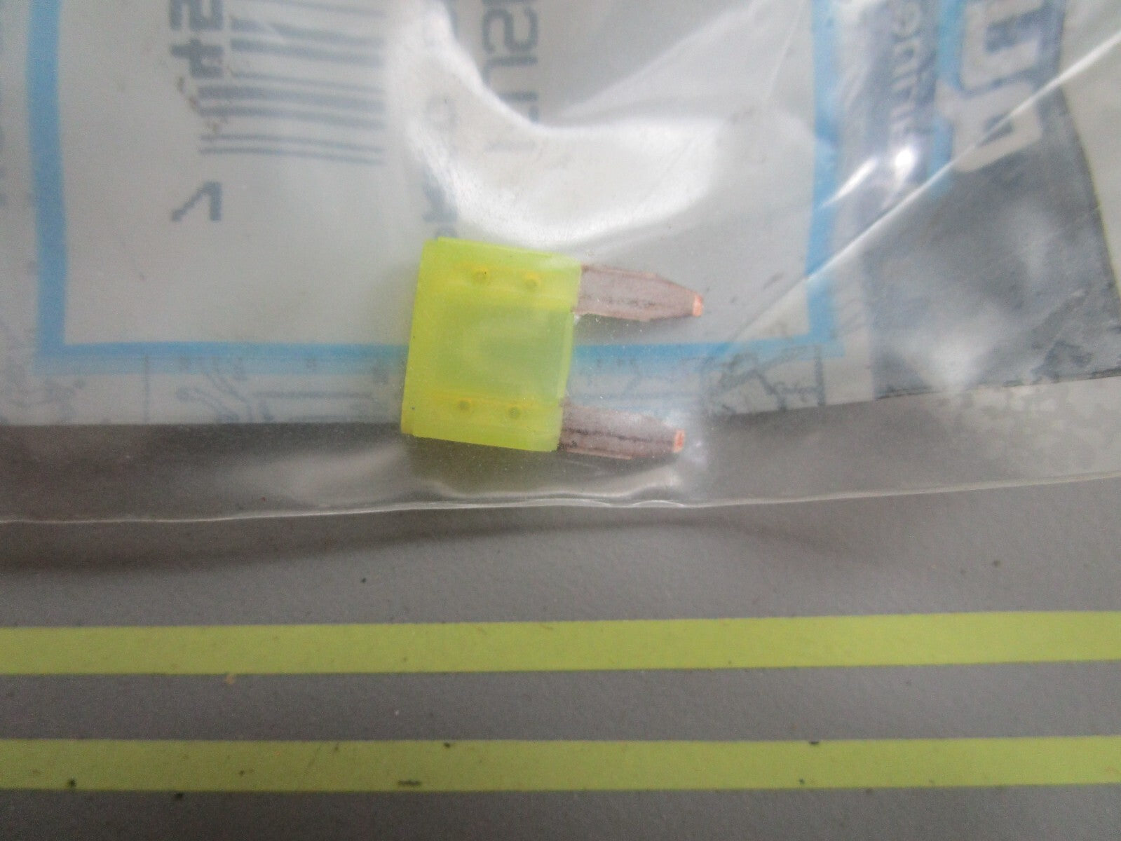 *NEW OEM* 0820 Mercury Quicksilver 20 AMP Yellow Fuse 88-804291