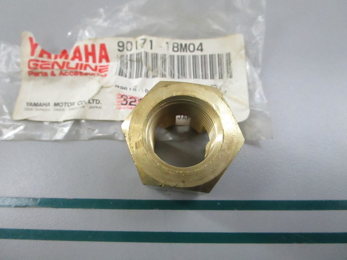 NEW OEM 90171-18M04-00 Yamaha Propeller Nut Castle 0810