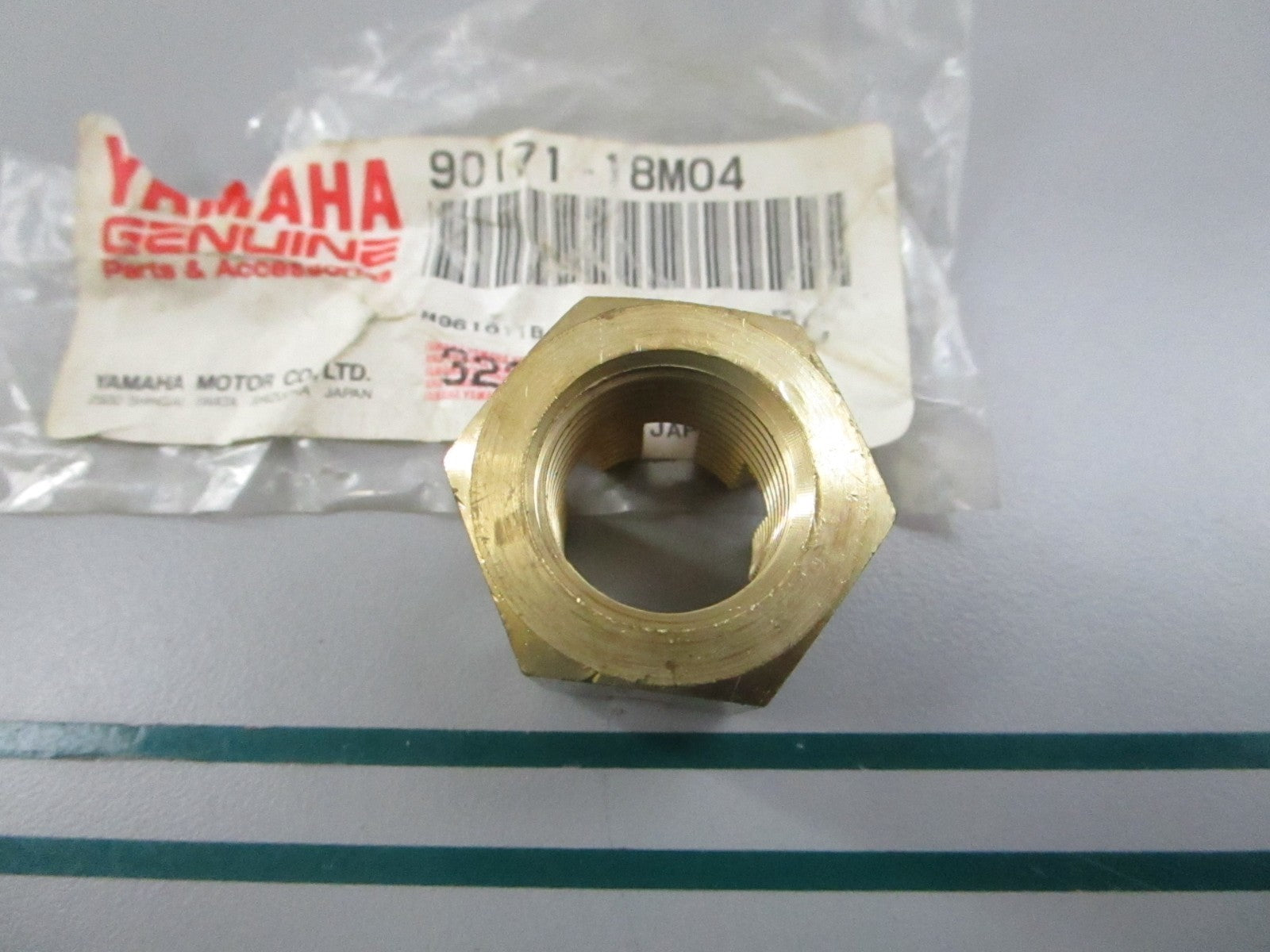 NEW OEM 90171-18M04-00 Yamaha Propeller Nut Castle 0810