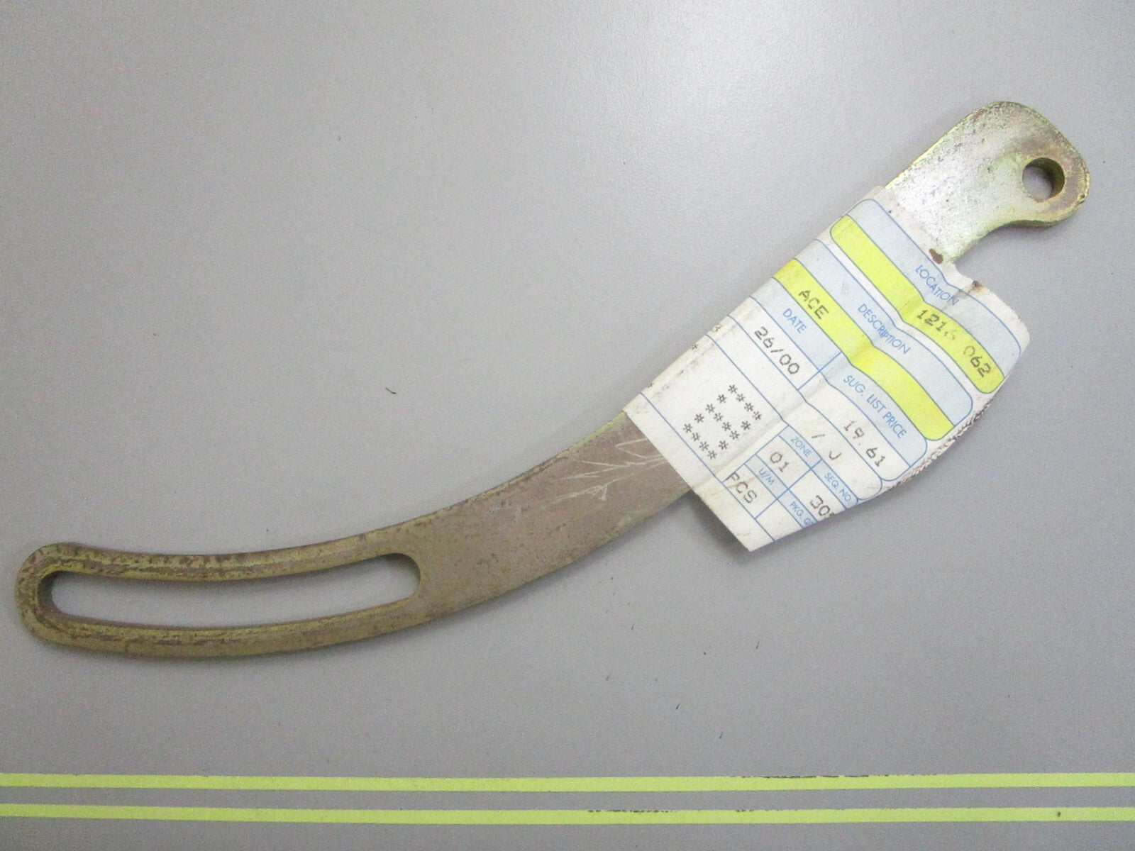 *NEW OEM* 0820 OMC Johnson Evinrude Pump Bracket 910439 0910439