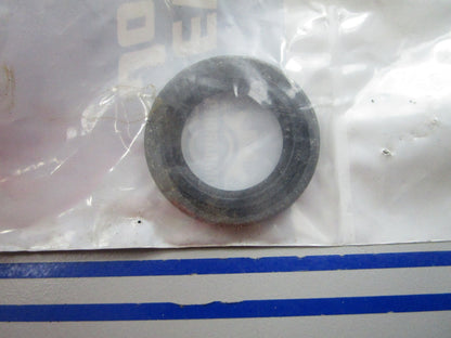 NEW OEM 329923 0329923 OMC Johnson Evinrude Oil Retainer 0810