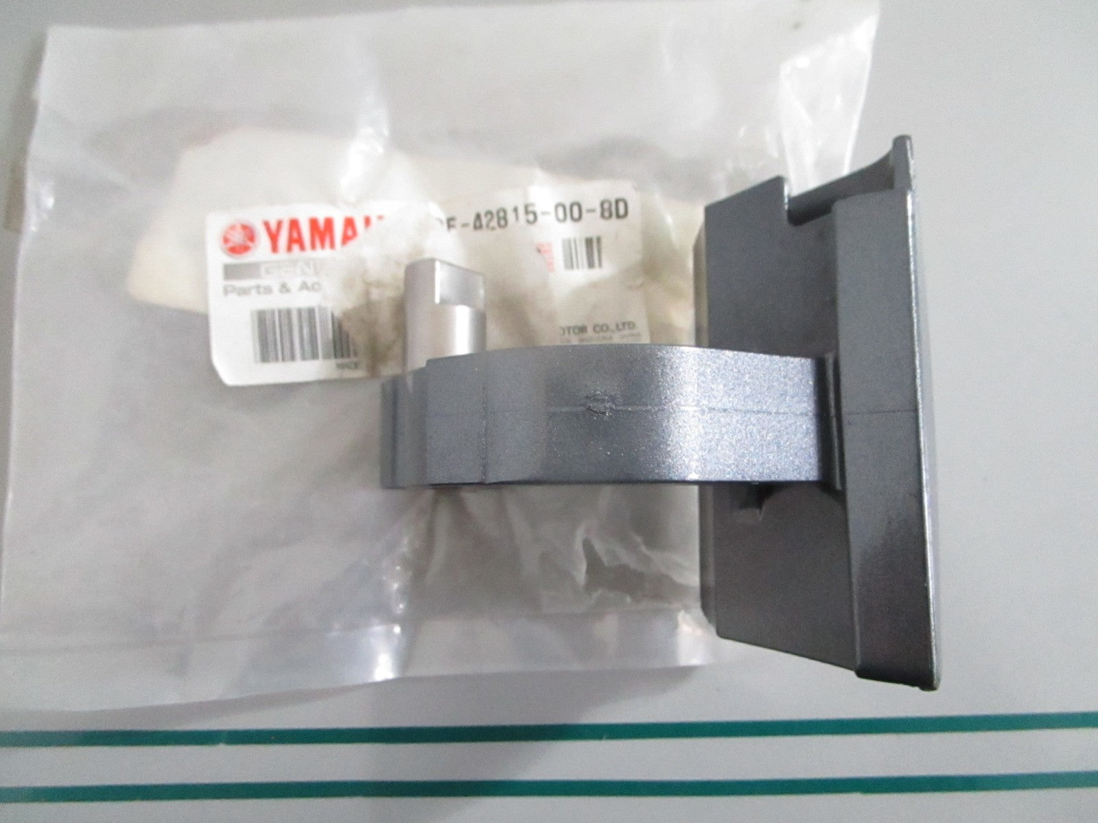 NEW OEM 68F-42815-00-8D Yamaha Clamp Lever 0820