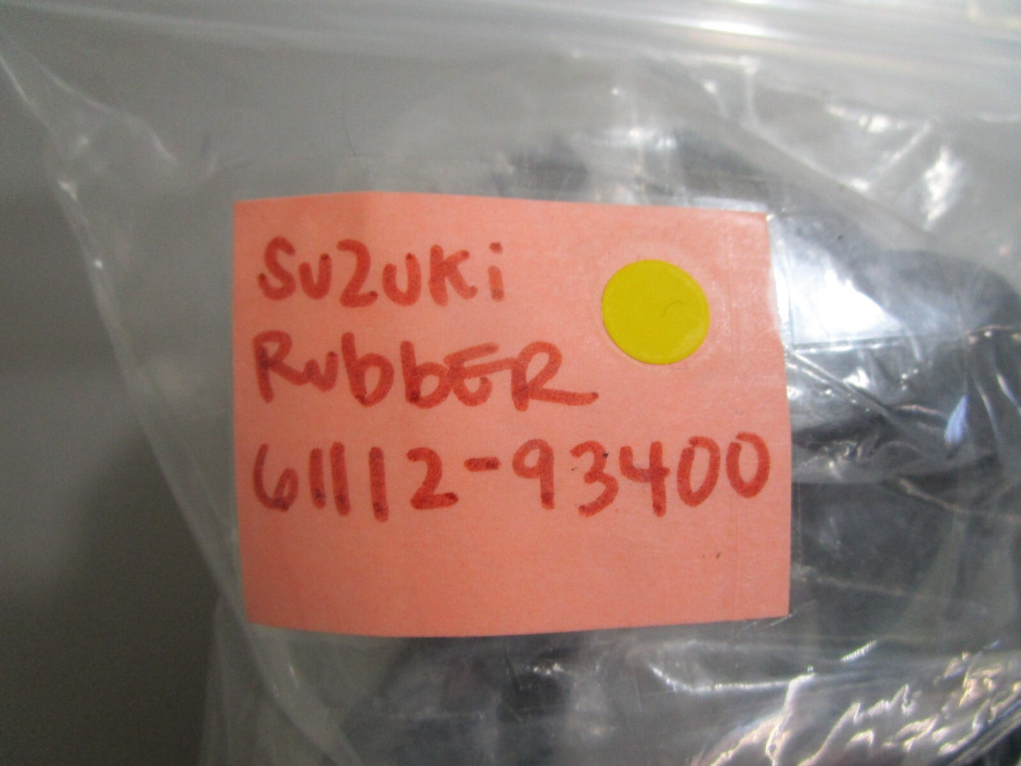 *NEW OEM* 0810 Suzuki Rubber 61112-93400