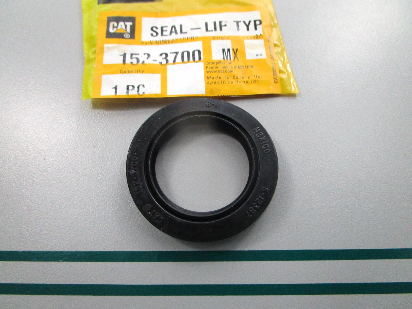 NEW OEM 152-3700 CAT Lip Type Seal 0810