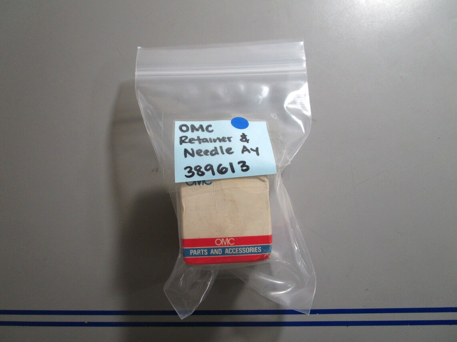 *NEW OEM* 0810 OMC Johnson Evinrude Retainer & Needle Assembly 389613 0389613