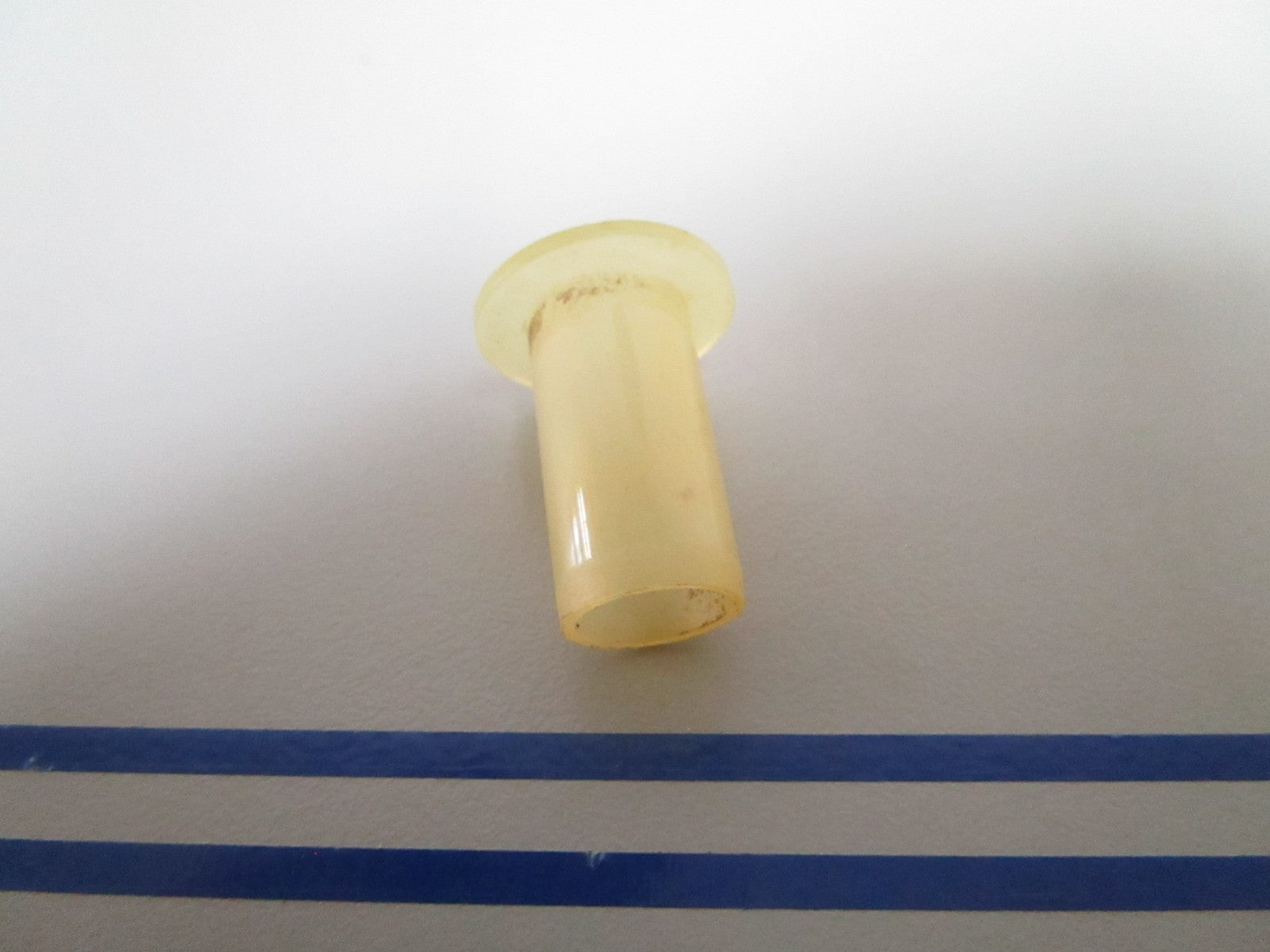 NEW OEM 308370 0308370 OMC Johnson Evinrude Bushing 0810