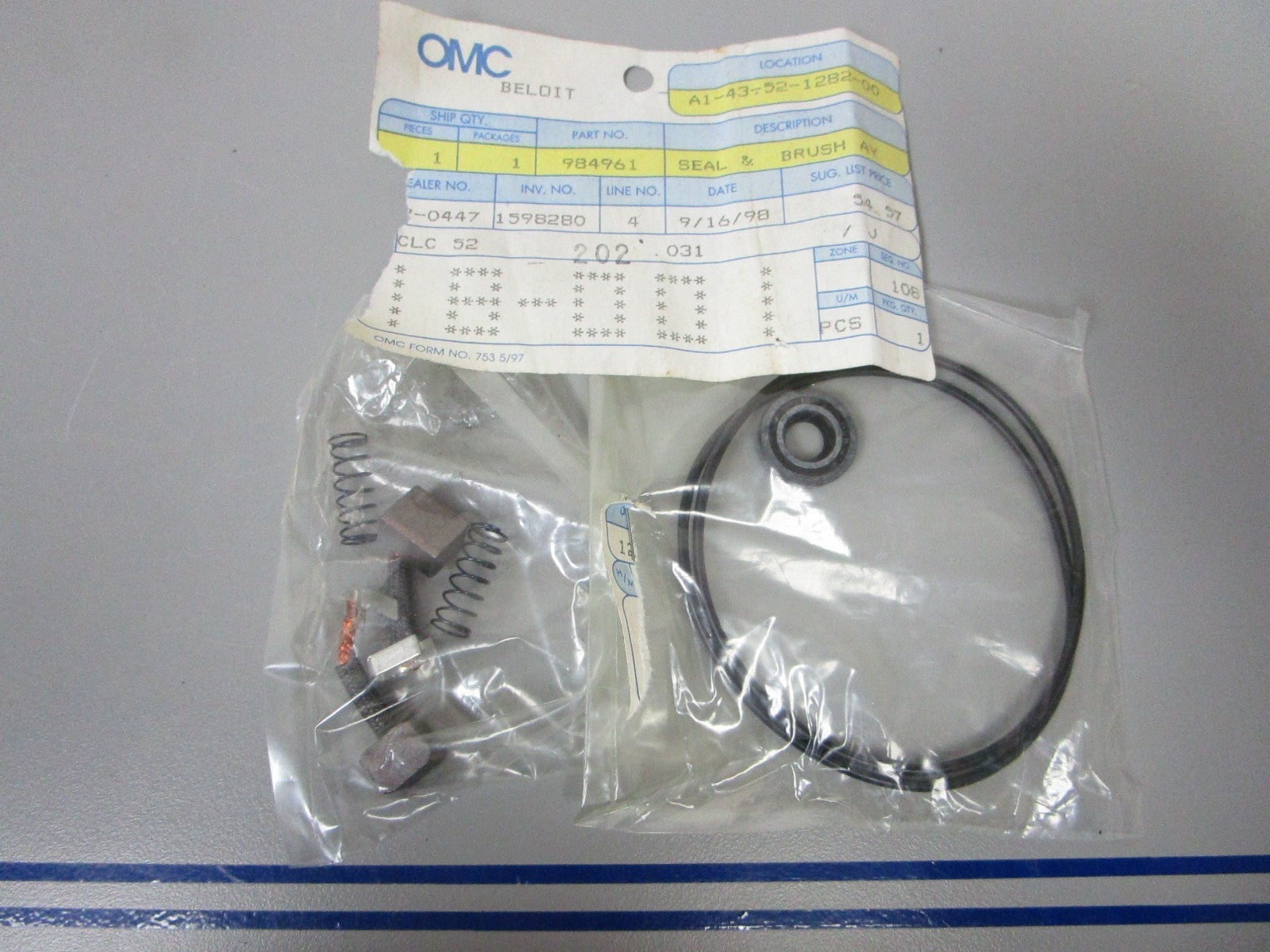 NEW OEM 984961 0984961 OMC Johnson Evinrude Seal & Brush Set 0720
