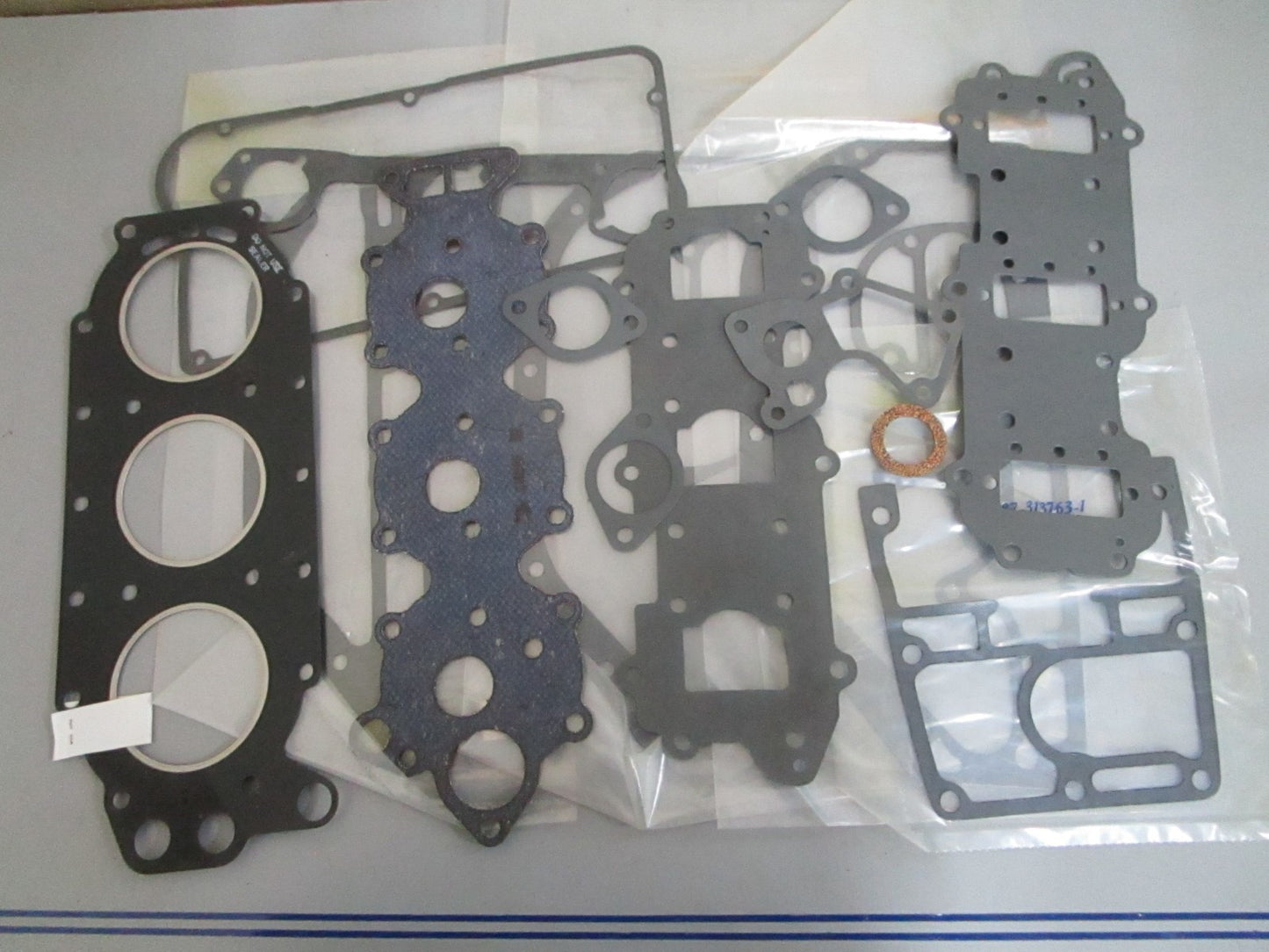 *NEW OEM* 0820 OMC Johnson Evinrude Powerhead Set 439084 0439084