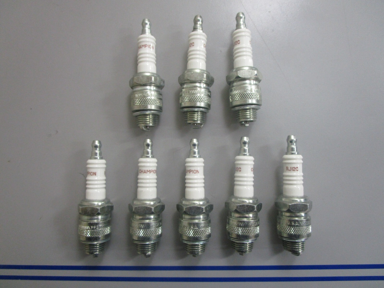 *NEW* (LOT OF 8) 0810 Champion Spark Plug RJ12C