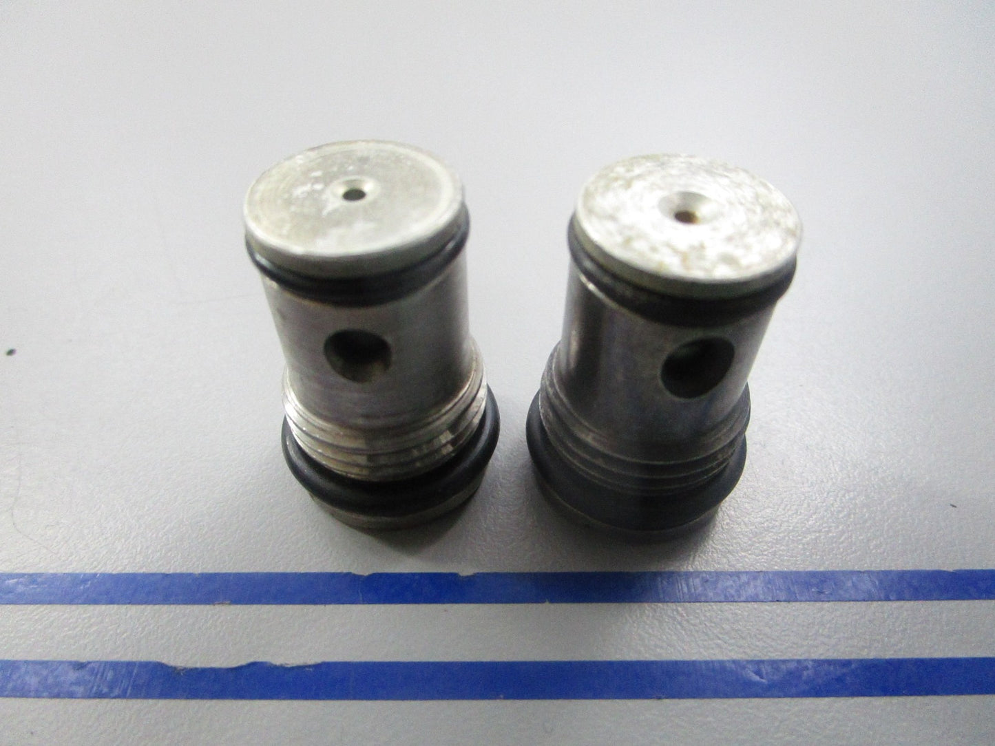 NEW OEM (LOT OF 2) 387517 0387517 OMC Johnson Evinrude Valve Seal & Seal Ay 0810