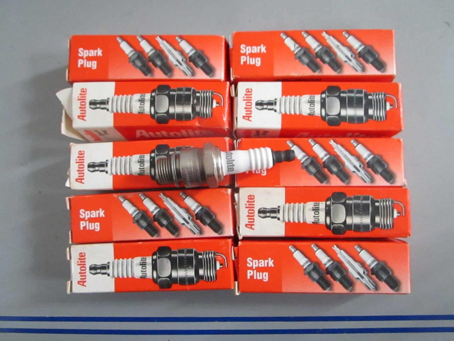 NEW OEM (LOT OF 10) 2852 Autolite Spark Plug 0820