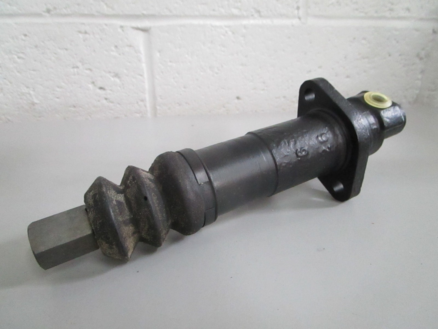 NEW OEM 0004307201 Mercedes-Benz Brake Master Cylinder 0820