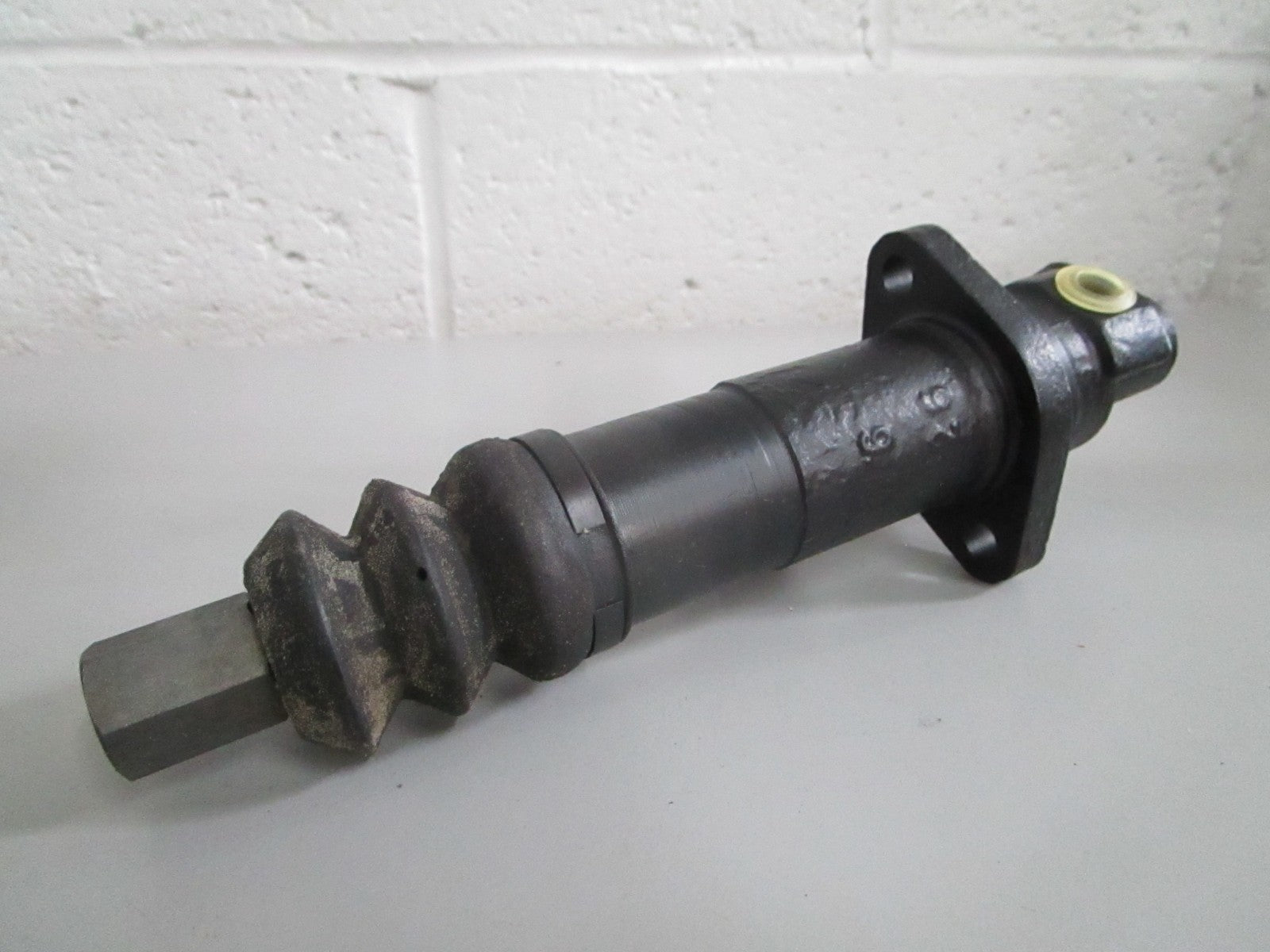 NEW OEM 0004307201 Mercedes-Benz Brake Master Cylinder 0820