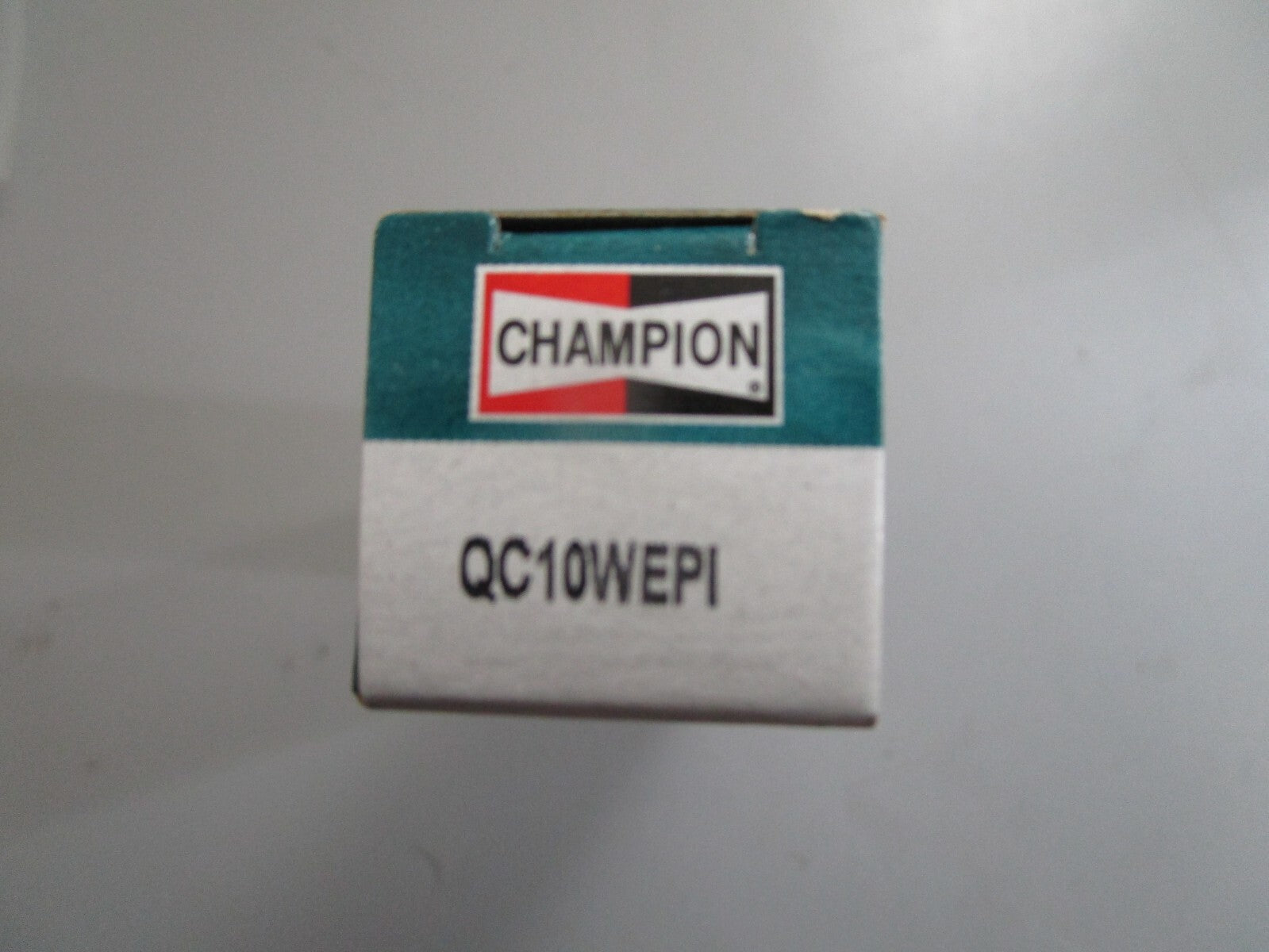 *NEW* 0810 Champion Spark Plug QC10WEPI 5010808