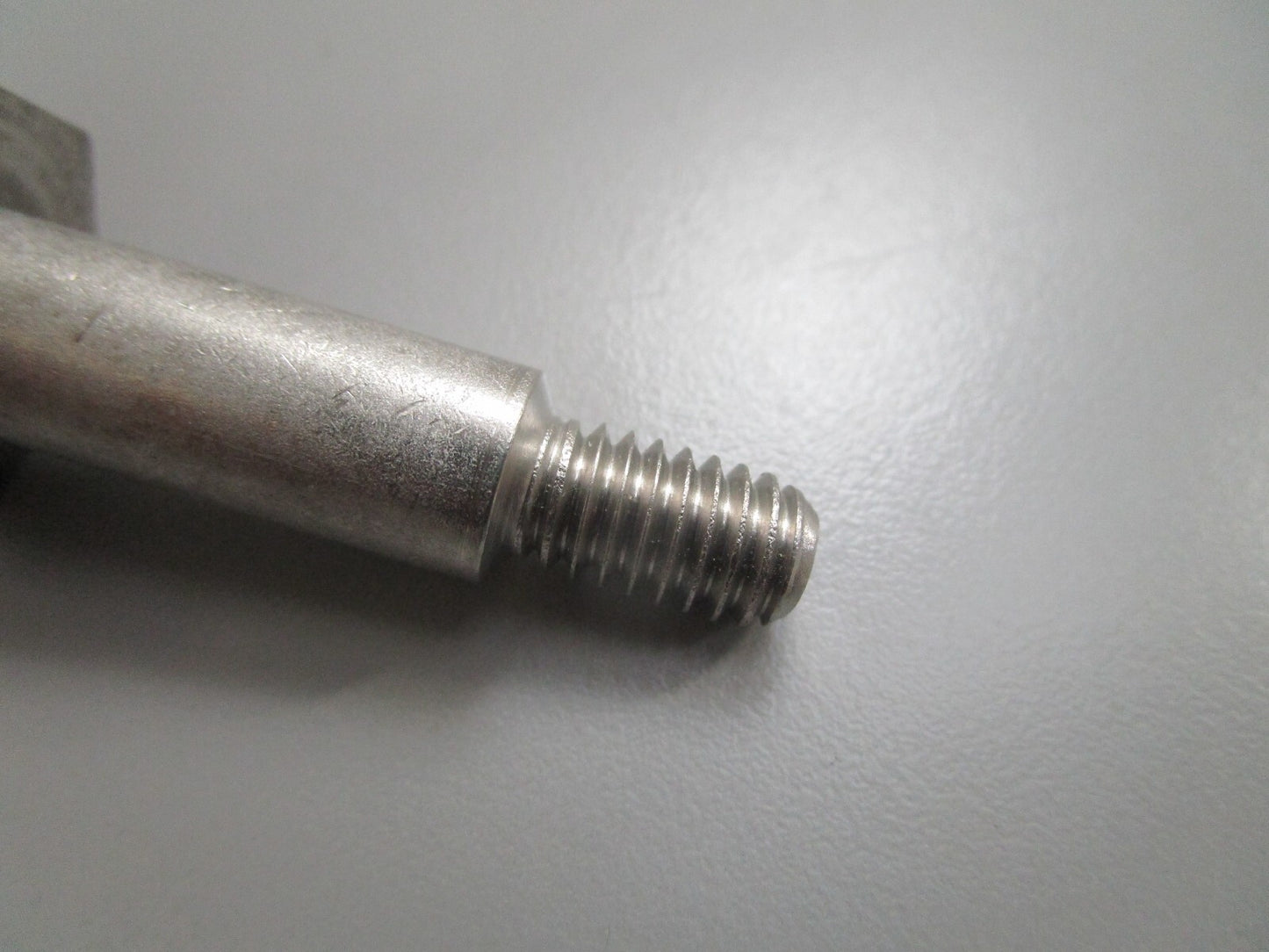 *NEW OEM* 0810 OMC Johnson Evinrude Screw 318167 0318167