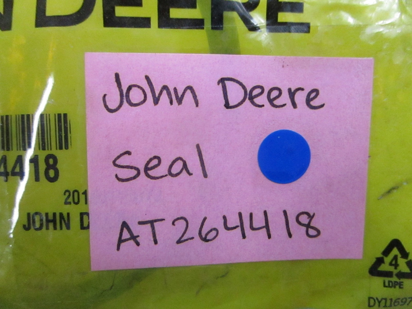 *NEW OEM* 0810 John Deere Seal AT264418