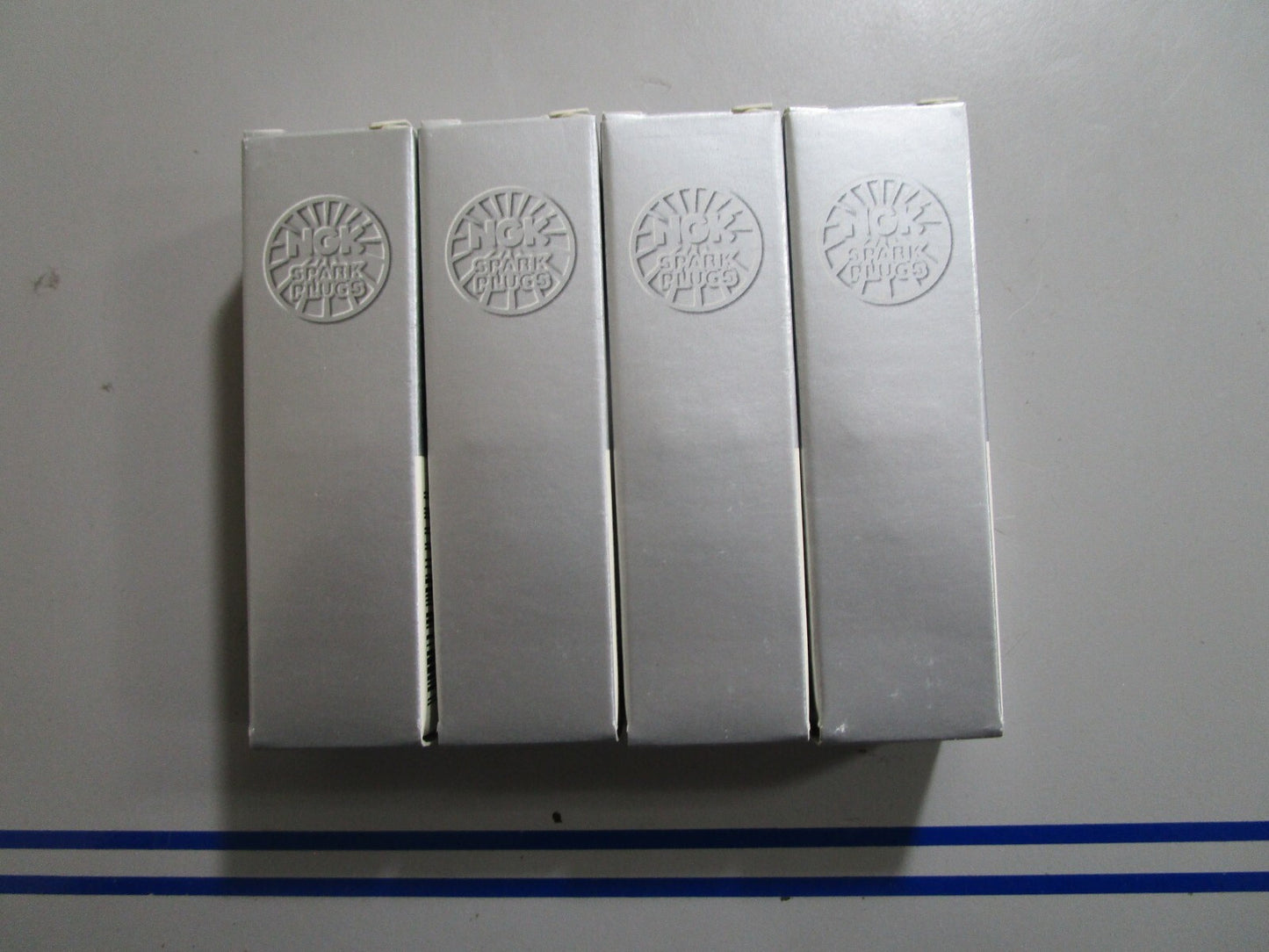 *NEW* (LOT OF 4) 0810 NGK Spark Plug BP6ES