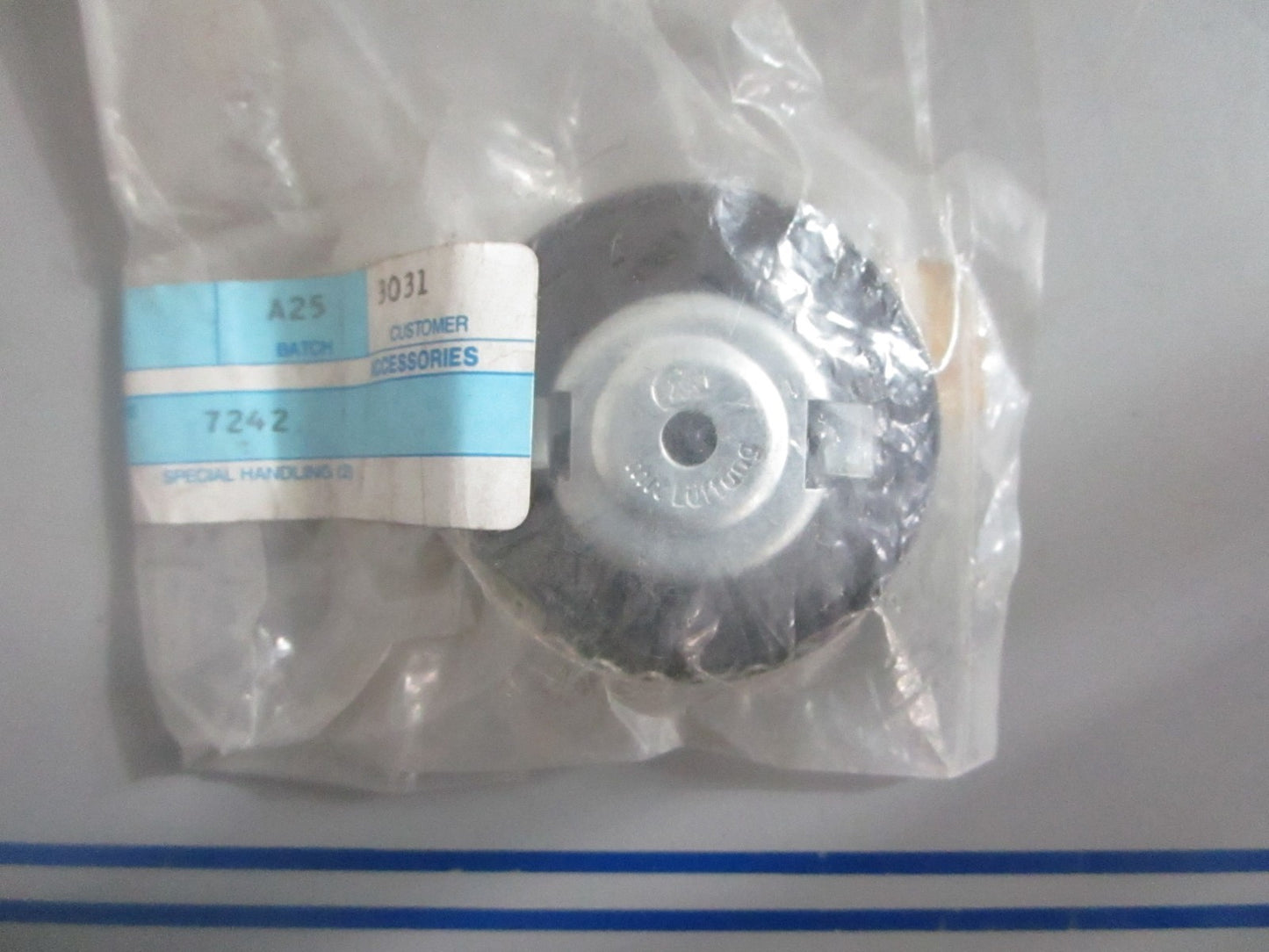 *NEW OEM* 0820 Volvo Penta Oil Filler Cap 3848303