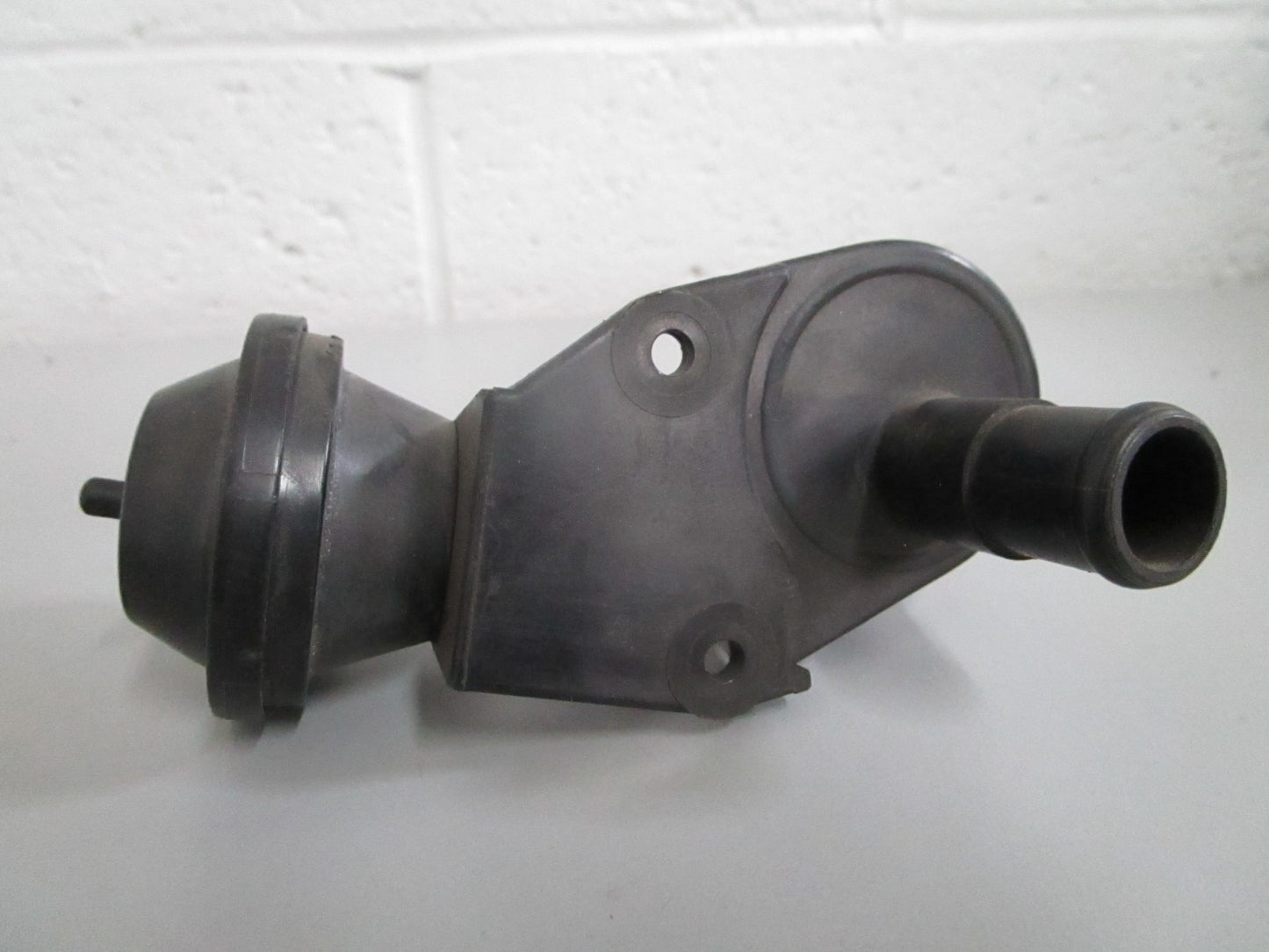 NEW OEM 1078300584 Mercedes-Benz Heater Valve 0820