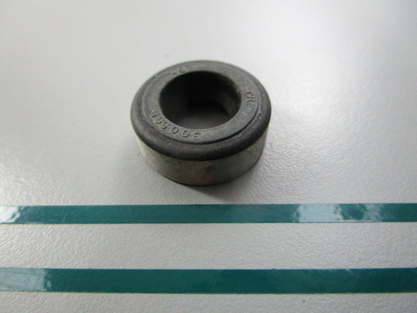 NEW OEM 327031 0327031 OMC Johnson Evinrude Oil Seal 0810