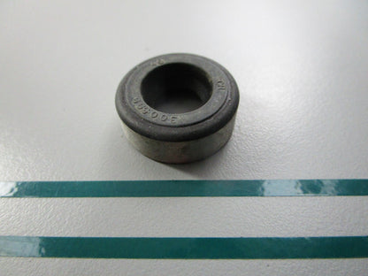 NEW OEM 327031 0327031 OMC Johnson Evinrude Oil Seal 0810