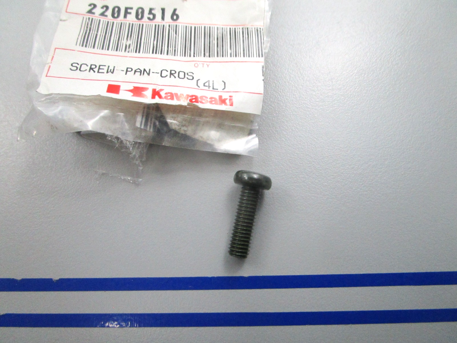 NEW OEM Kawasaki 220F0516 Pan Cross Screw 0810