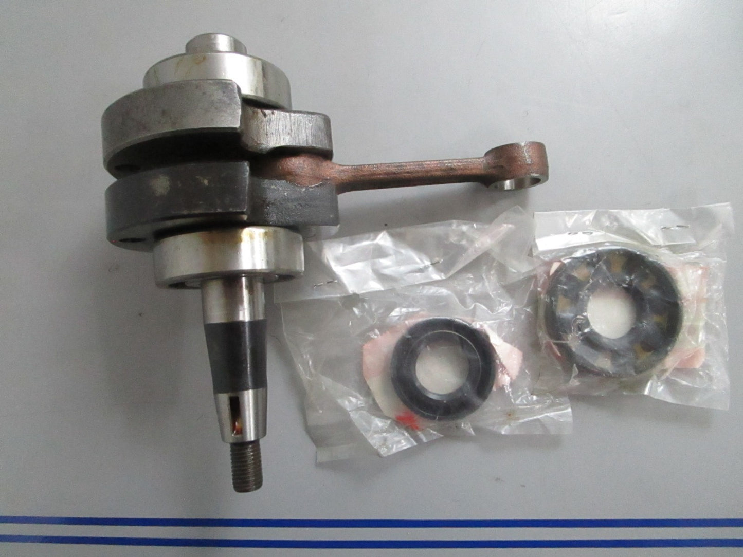 *NEW OEM* 0820 Suzuki Crankshaft Assy 12200-98301