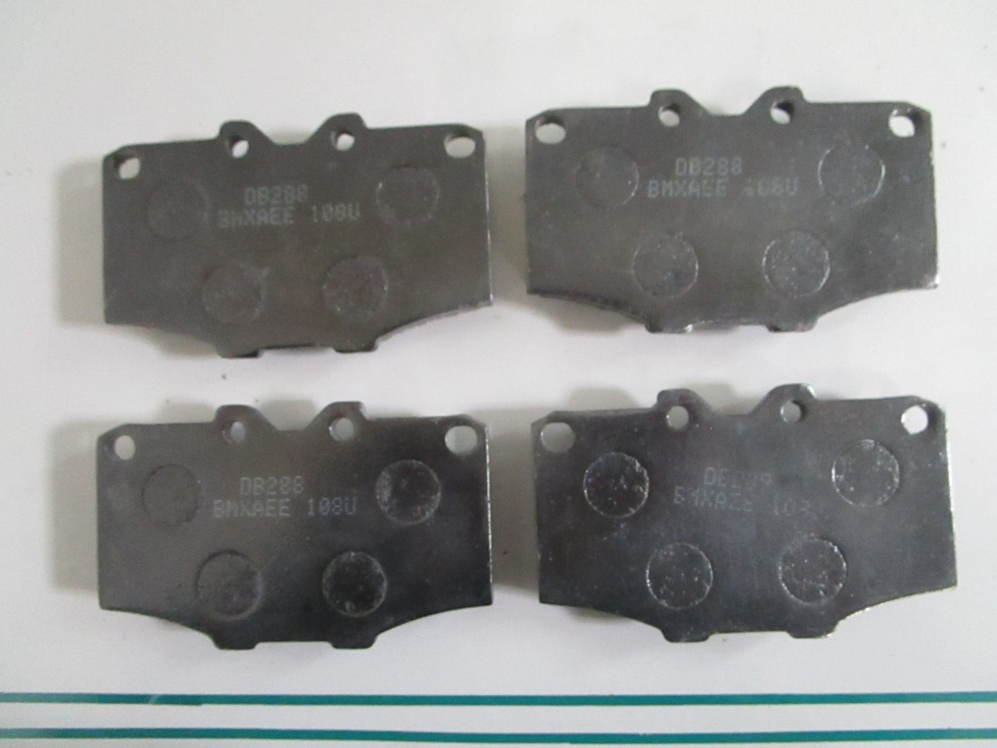 NEW D252D Disc Brake Pad Set 0820