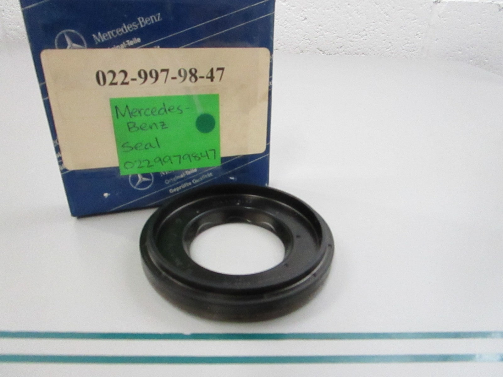 NEW OEM 0229979847 Mercedes-Benz Seal 0810