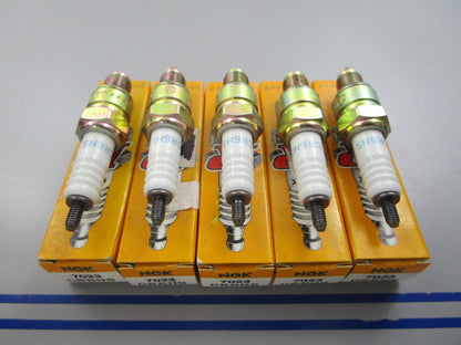 NEW (LOT OF 5) CR6HS NGK Spark Plug 0810