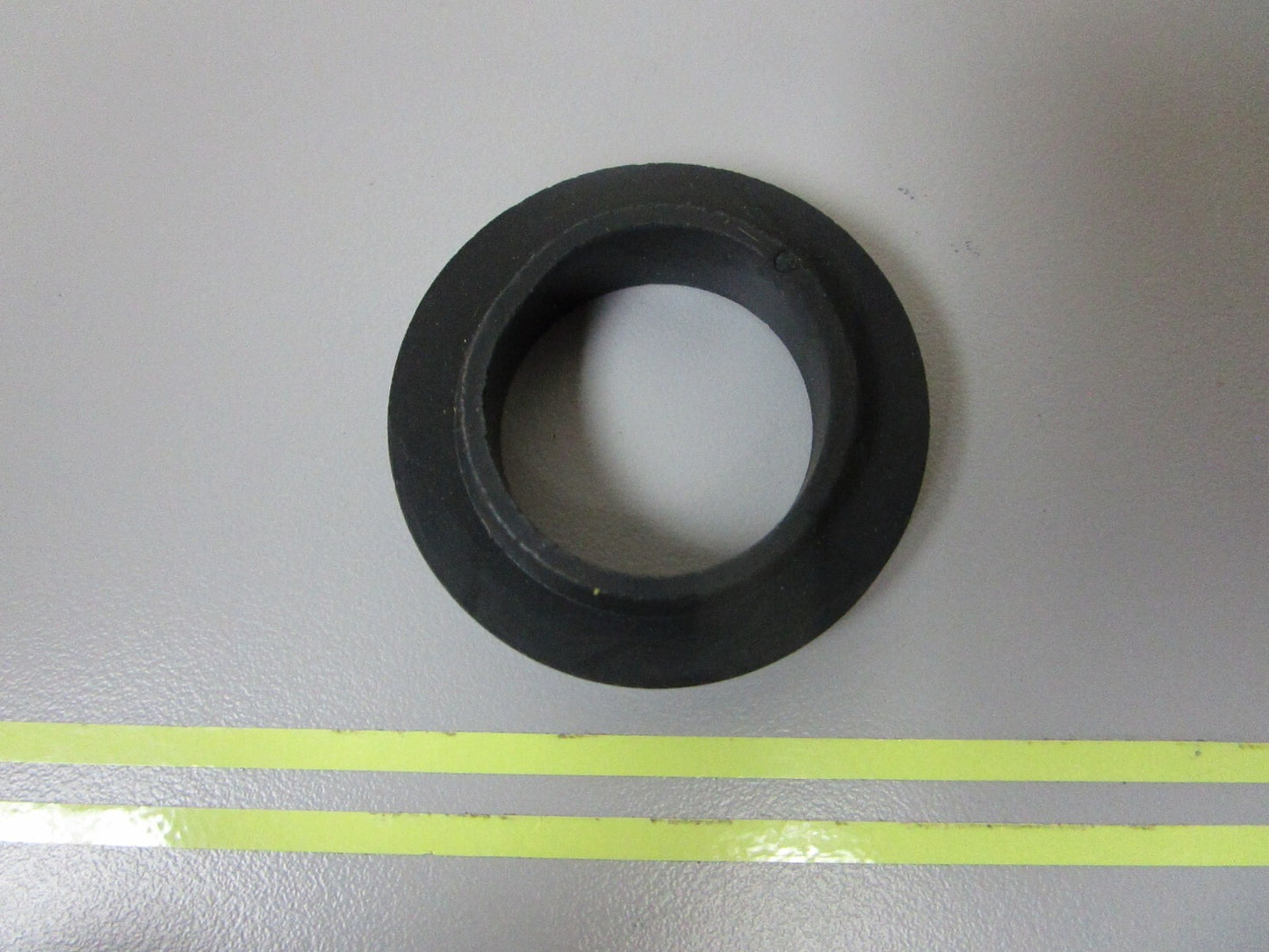 *NEW OEM* 0810 OMC Johnson Evinrude Grommet 320943 0320943