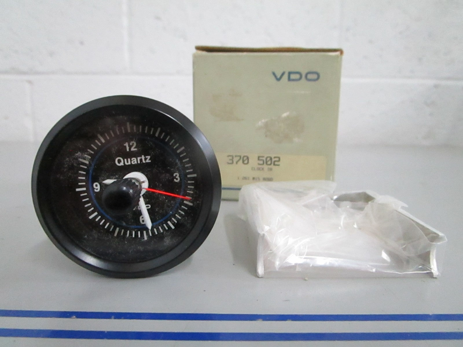 NEW OEM 1 261 015 026D 370-502 VDO Clock 0820