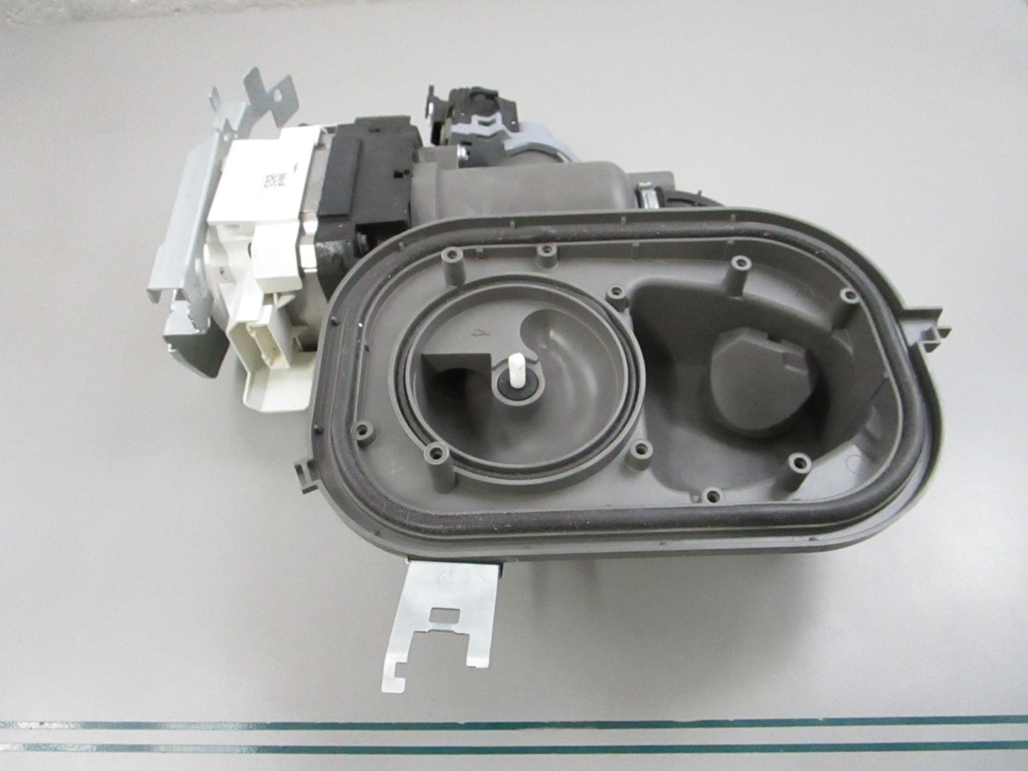 NEW OEM W11416362 Whirlpool Pump & Motor Assembly 0810