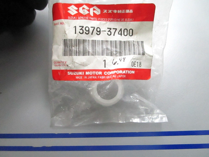 *NEW OEM* 0810 Suzuki Drain Tube Retainer 13979-37400